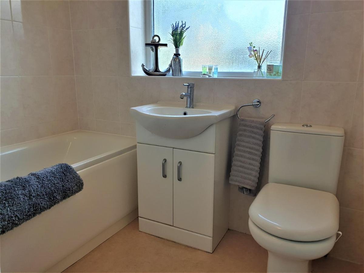 Lions Lodge: Great Location With Hot Tub Ringwood Esterno foto