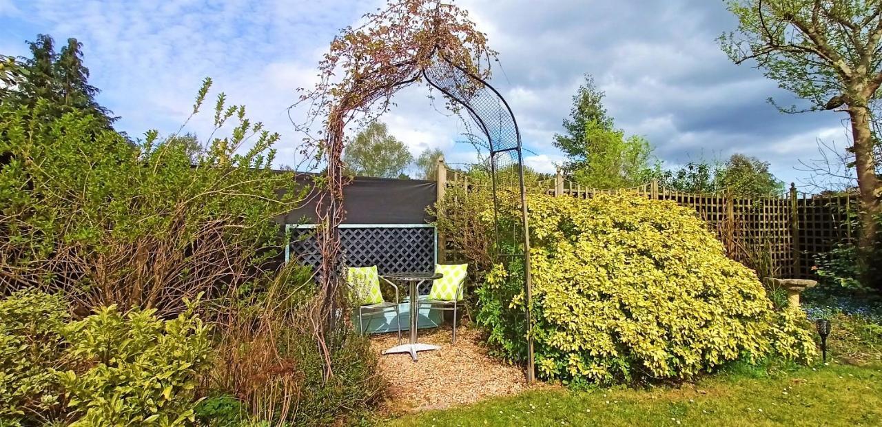 Lions Lodge: Great Location With Hot Tub Ringwood Esterno foto