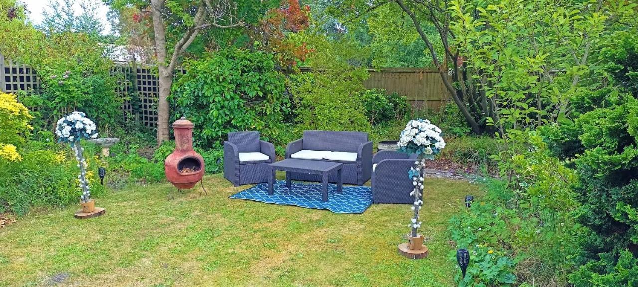 Lions Lodge: Great Location With Hot Tub Ringwood Esterno foto