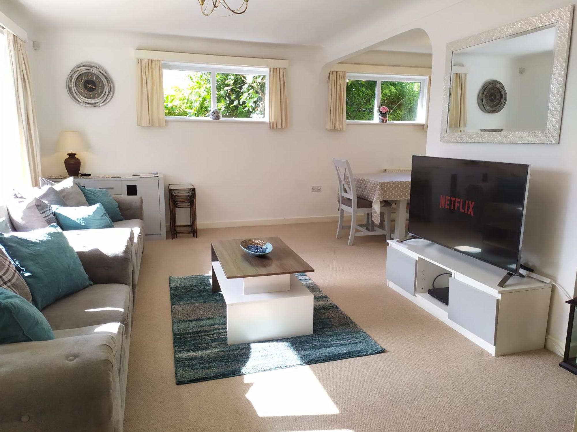 Lions Lodge: Great Location With Hot Tub Ringwood Esterno foto